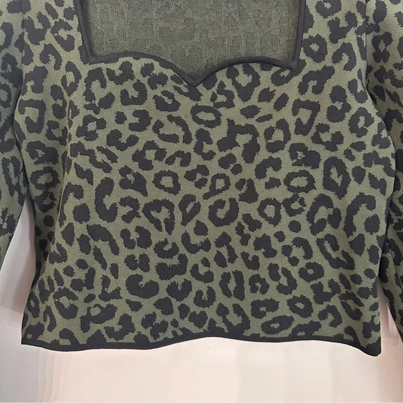 Aqua Women's Black & Green Leopard Print Cropped Long Sleeve Top Size L GUC - Picture 4 of 7